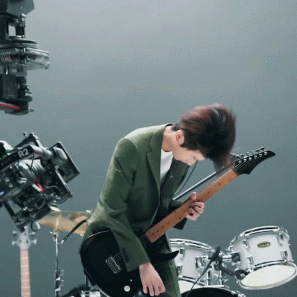 源哥@tfboys-王源带着表情包来惹#王源代言雨洁去屑洗发水#源源不断