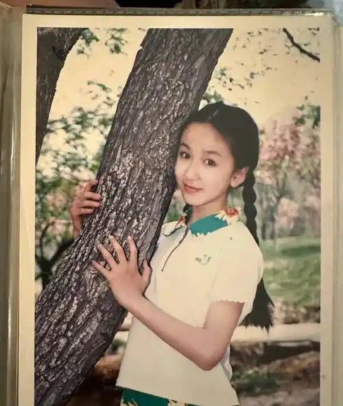 明星晒童年照 美女赢在颜值 小时候就甩别人一条街_变化_漂亮_陈意涵