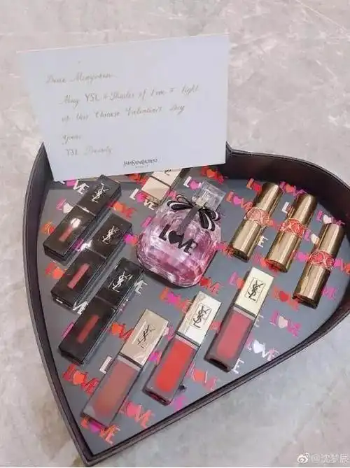 沈梦辰晒七夕礼物被扒价格,网友:贫穷限制了我的想象