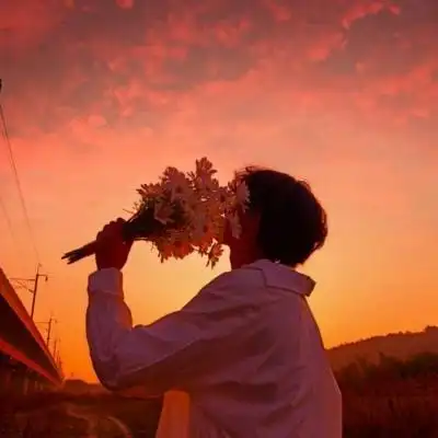 男生头像文艺阳光复古深夜看海隔夜想你