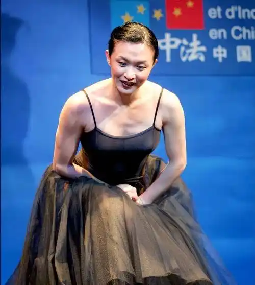 金星被问:做完变性手术后,和女人在一起洗澡,会不会动心?