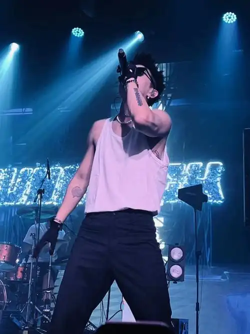 关于我成为了满舒克肉体粉这件事满舒克的巡演冲vip绝对不亏,观看距离