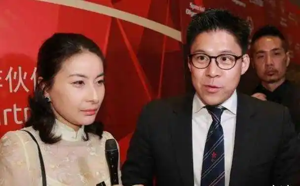 霍英东长孙婚礼,五大特首全到,李嘉诚却连饭都没吃就离开_霍启刚_香港