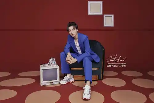 品牌代言人王俊凯穿着七夕情人节中国独家限定系列loubishark运动鞋