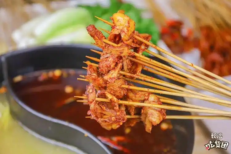 长沙这家串串店要逆天!狂打折还壕送霸王餐!佛系90后都甘拜下风!