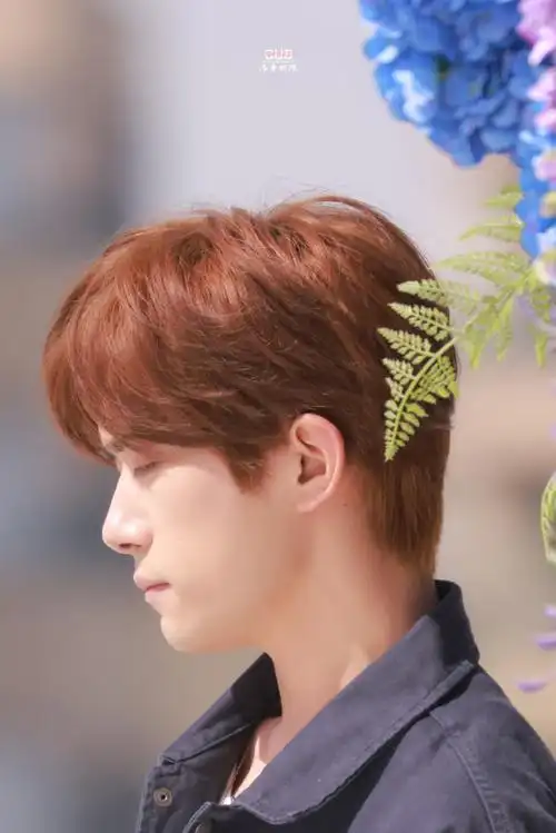 易烊千玺阿玛尼美妆全球品牌代言人##易烊千玺说小小的我今年上