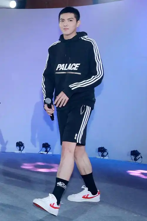 首页 流行时尚 星运鞋缘                                吴亦凡脚上