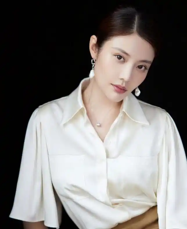 椰汁女神徐冬冬:身材神秘性感背后的宅男女神之谜 徐冬冬,因一身火辣