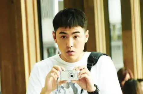 love电影中阮经天那是啥发型?发几张那样发型的照片,谢谢!