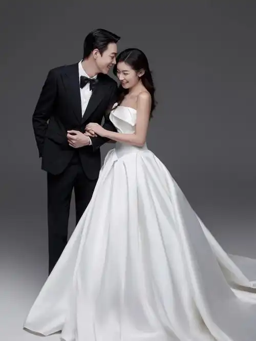 心心念念的灰色系极简婚纱照78一组超级有质感的婚纱照简约大气的