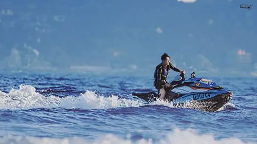 王一博夏日冲浪店# 79骑上心爱的小摩托79… - 堆糖,美图壁纸