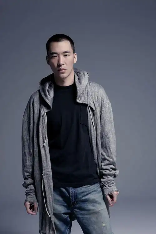 黄立行北京义拍私家珍藏为公益身体立行