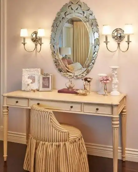 局部装饰美美的家庭化妆间