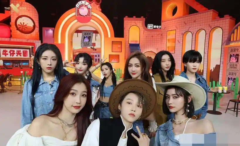 有点可惜的则是,花了这么多心思,女团团综所带来的吸引力还是有限的