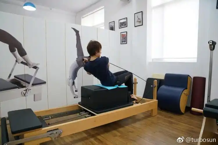 娘娘好功夫!孙俪晒拉伸健身照 身体柔韧度惊人