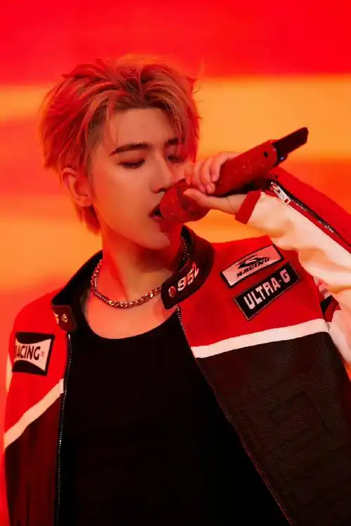 蔡徐坤最新舞台花絮照梦回迷mv