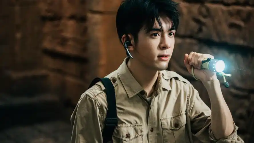 曾舜晞《终极笔记》热播 螺狮粉大餐引发热议登上热搜__凤凰网