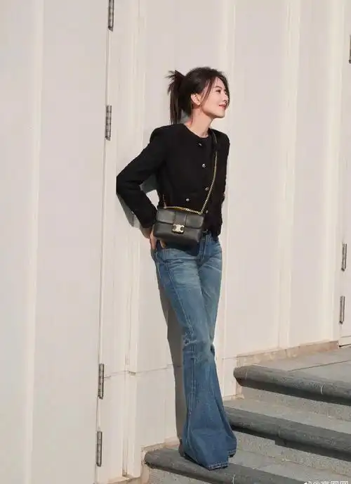 高圆圆分享美照黑色小香风外套配牛仔裤清爽干练随性又自在