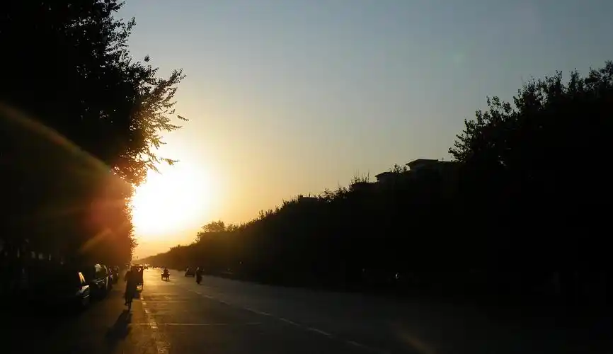 8年前 706 1 0 qcwhaa 乌鲁木齐  |  平面设计师 街道黄昏的景色 原创