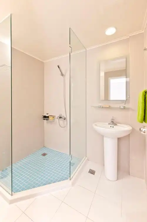 现代简约风格小户型室内卫生间淋浴房装修效果图赏析