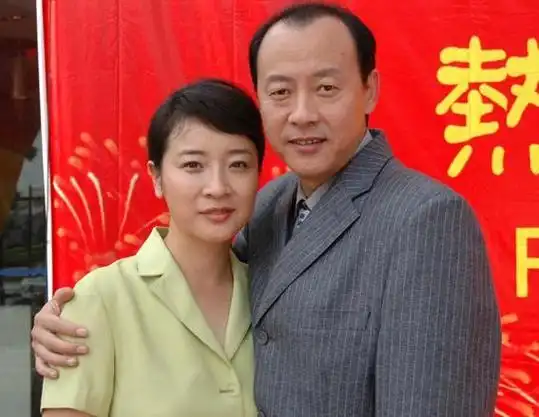 回顾侯天来从自行车厂钳工到著名老戏骨他对妻子和女儿有愧疚