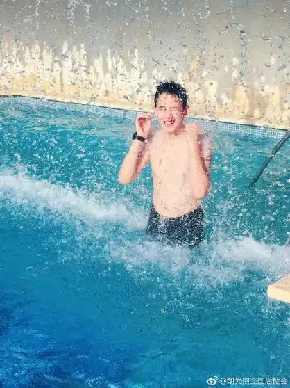 胡先煦童年照,他光膀子游泳的照片组图