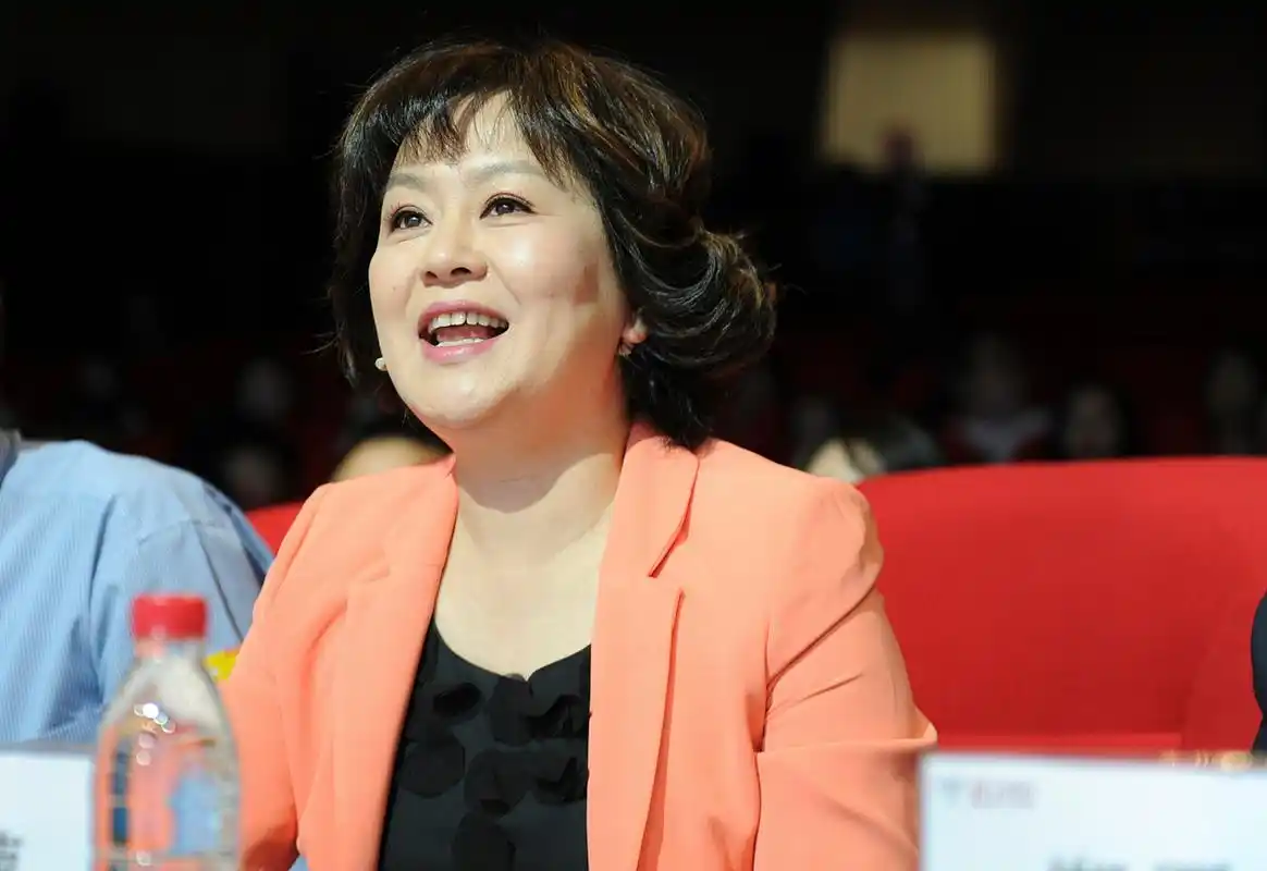 鞠萍姐姐陪着一代又一代成长,退休后体重骤增! 虽然鞠萍已经五十多岁