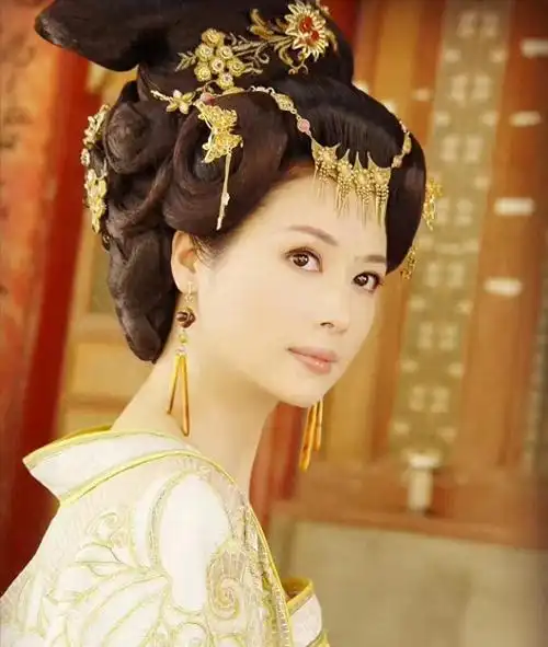 邓英:实力派演员 邓英是一位实力派演员,她的职业生涯并非一帆风顺,但