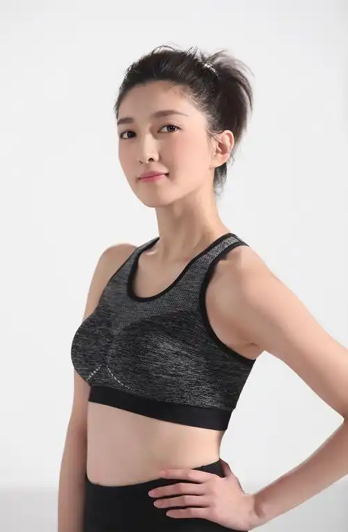 嘿呀嘿呀是谁在这运动啊 哦 原来是江疏影瑜伽健身啊_高清图集_新浪网