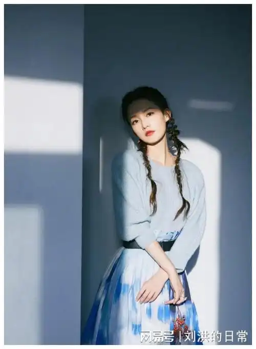33岁李沁半透明衣衫出镜,大秀娇嫩身材|女演员_网易订阅