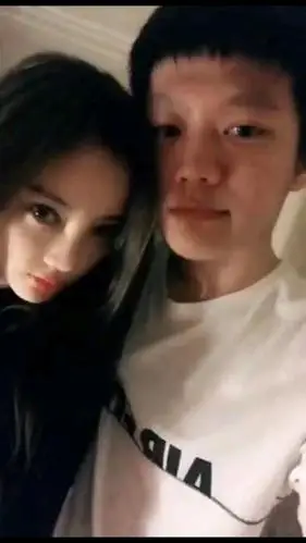 皮几万李小璐恋情曝光还爆出一大堆亲密照片网友贾乃绿