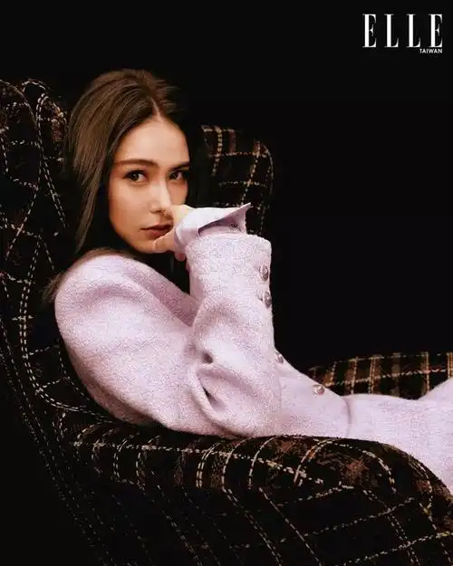 昆凌吐槽当宝妈心声 初见女儿「好黏」