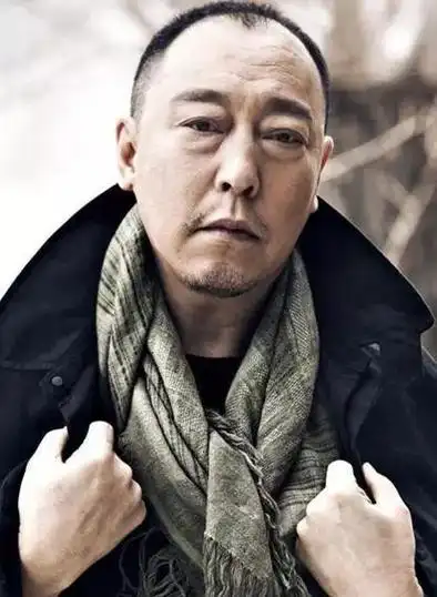 倪大红年轻时长什么样当看到他24岁时的剧照颜值不输小鲜肉