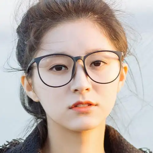 大方脸-----适合大圆框眼镜,忌方形镜框
