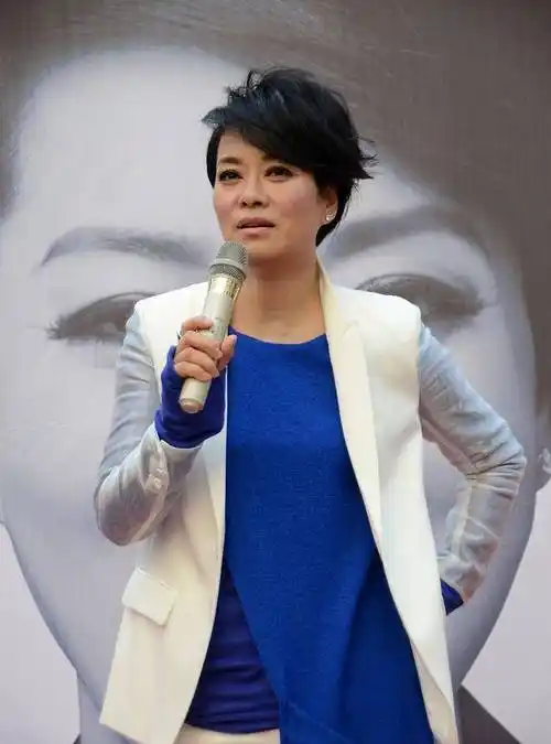 歌手毛阿敏:丈夫病逝1年后,留下260亿遗产,如今的选择令人泪目_解植坤