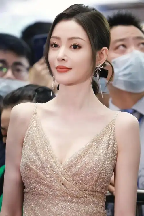 大众女神张天爱身材性感窈窕惹人羡慕古灵精怪甜如初恋