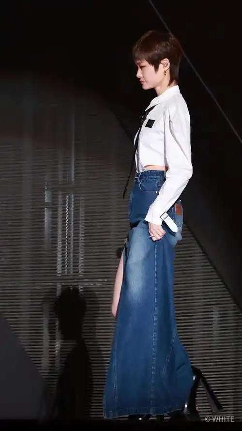 李宇春超话#2023亚洲青年音乐盛典#听说还有大妈没意识到我们姐今天