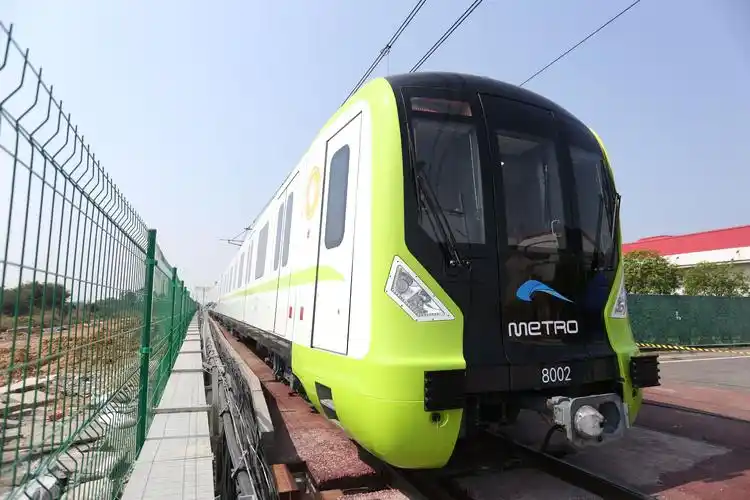 6辆编组车辆,车体采用轻量化铝合金材质,是目前成都地铁最轻的a型车辆