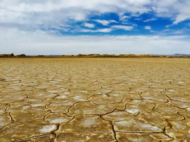 穿越罗布泊无人区