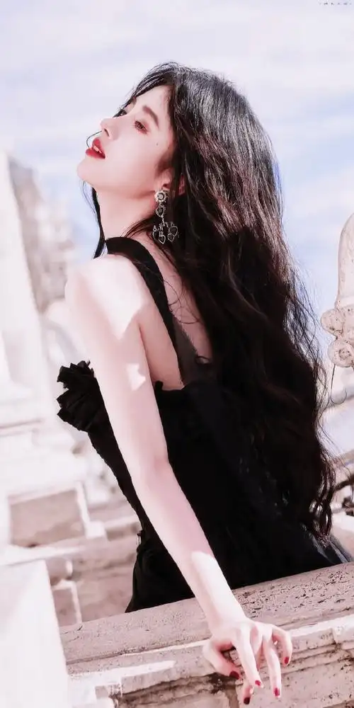 黑天鹅公主小鞠0694#鞠婧祎挂脖抹胸裙#|#鞠婧祎是古堡公主吧