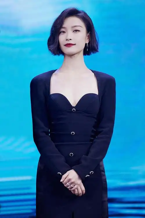 倪妮王珞丹近期相似造型