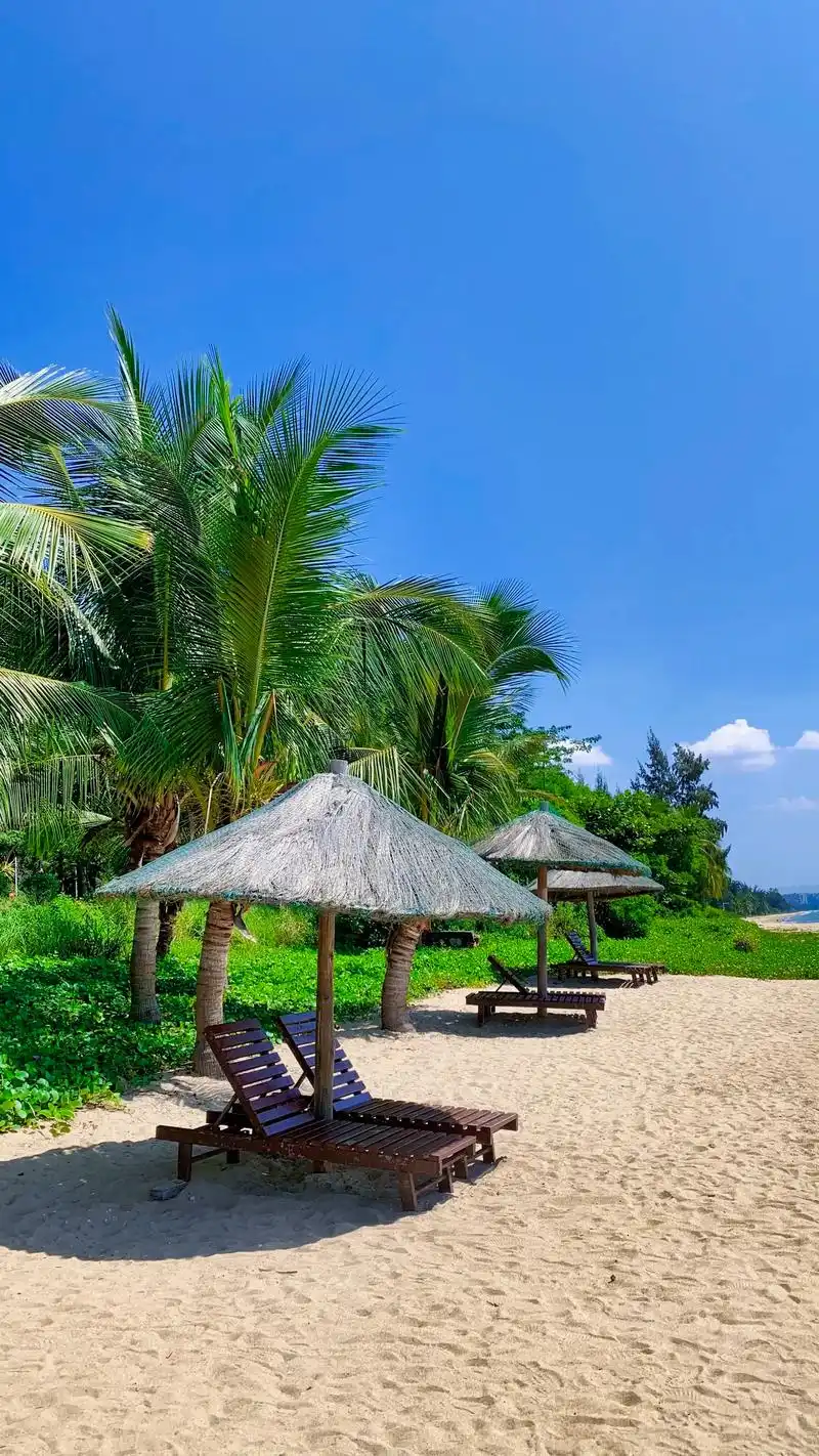 旅行图文激励计划#旅行攻略#这是美丽的三亚湾风景,三亚湾是 - 抖音