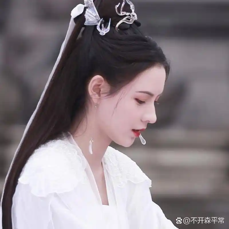 张予曦# #你心中的古装女神##斗罗大陆#  张予曦最新古装造型释出,美