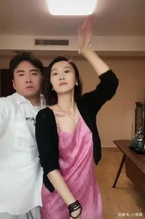 "慕容云朵"结婚11年,首晒圈外老公秀恩爱,俩人夫妻相十足