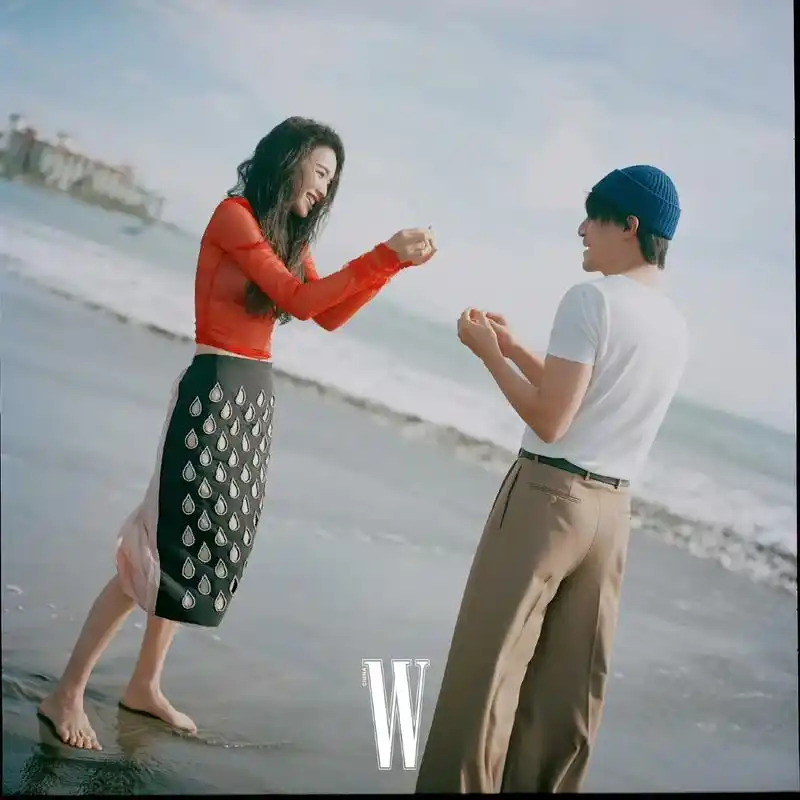 海边98最好的时光 #张震#舒淇  要是别人,穿这裤子在海边 - 抖音