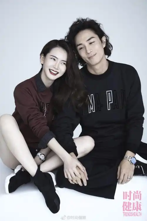 戚薇李承铉全裸出镜为公益应援 恩爱破尺度