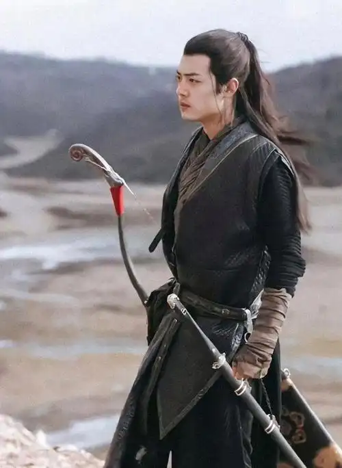 看了金庸对郭靖外貌的描写,我才发现肖战非常适合演郭靖