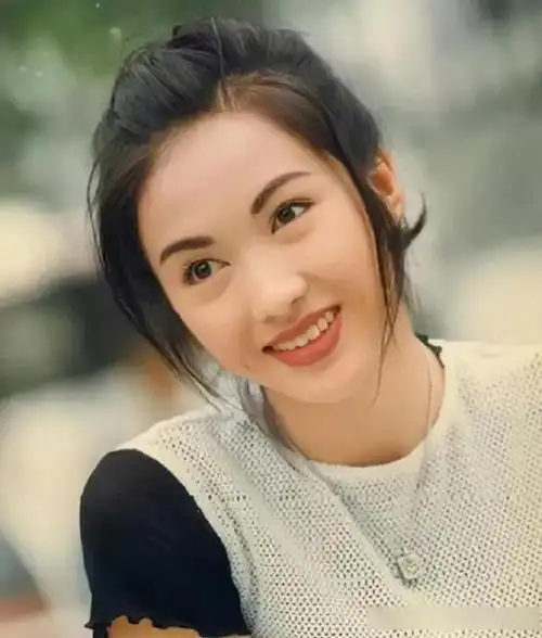 2008年,正处于演艺生涯巅峰期的黎姿,在为tvb台庆剧《珠光宝气》做