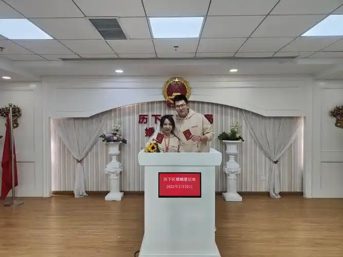 在最有爱的一天历下区婚姻登记处迎来登记高峰
