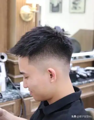 飞机头是更具型男范的男士发型.